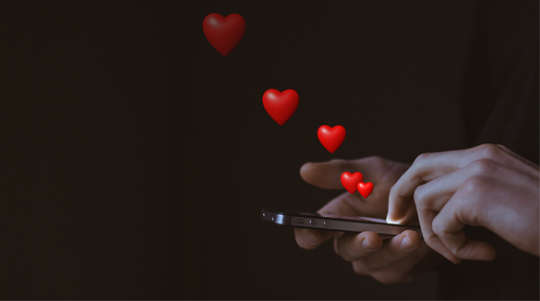 Hearts flying out from a smartphone 